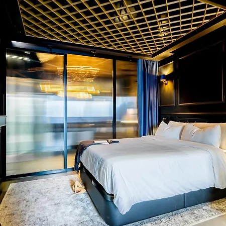 Suite Shibari: Elegant Madrid Rio Apartment Exterior photo