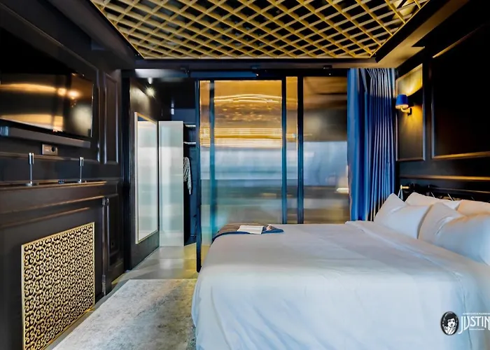 Suite Shibari By Justine Apartments Sobria Elegante Y Pecaminosa Apartamento Turistico En Madrid Rio