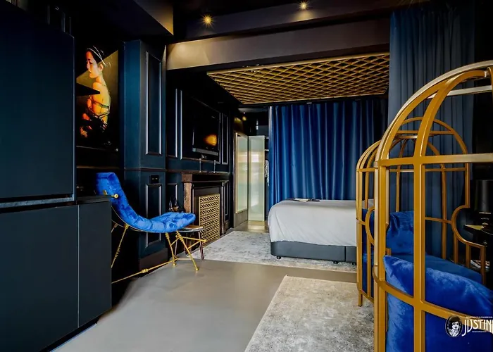 Suite Shibari By Justine Apartments Sobria Elegante Y Pecaminosa Apartamento Turistico En Madrid Rio